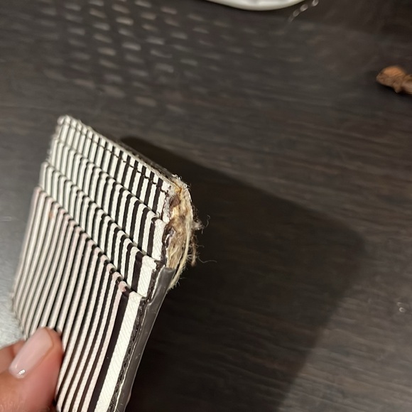 Henri Bendel card holder with bag - Picture 6 of 6